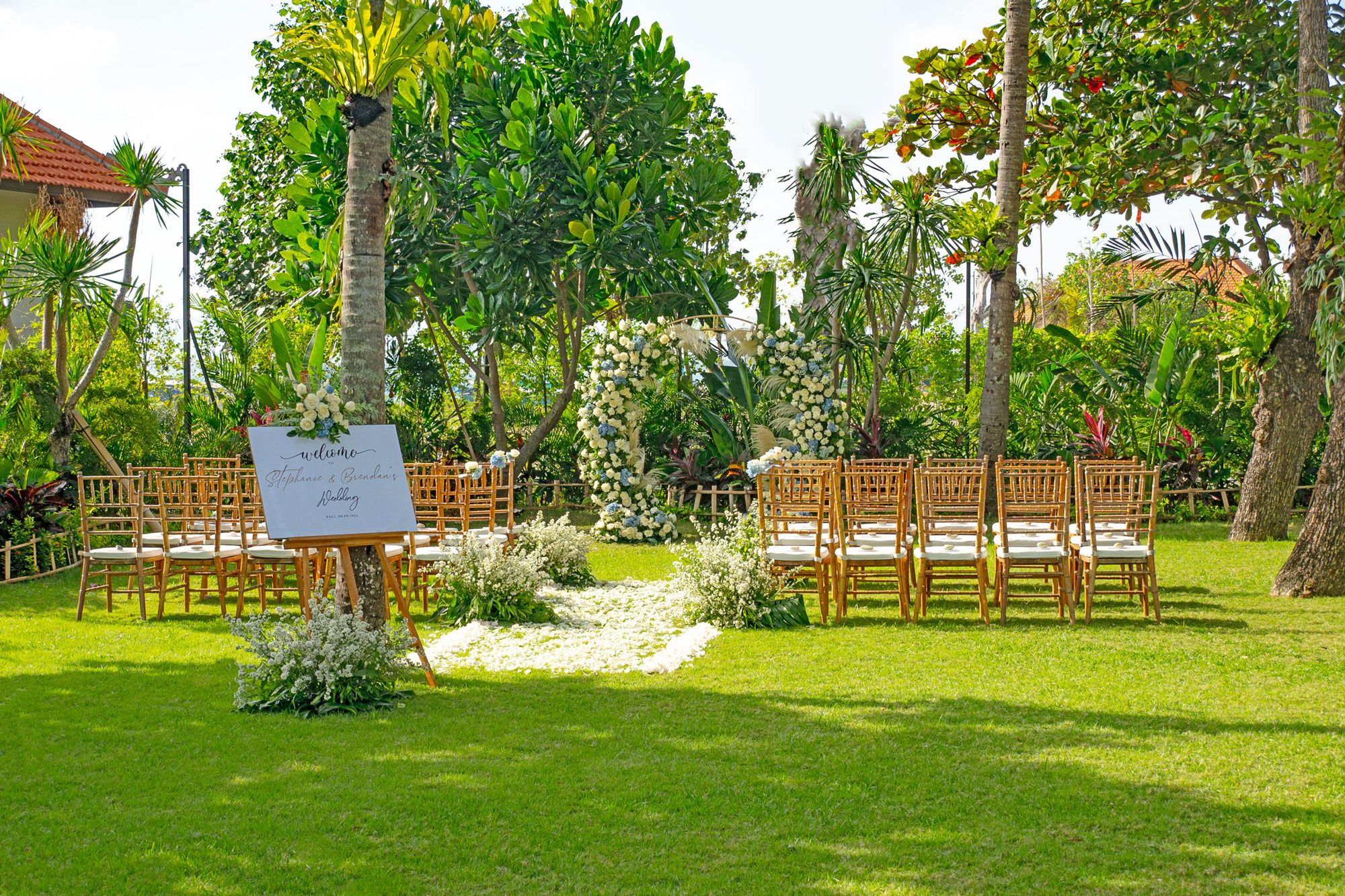 The beachfront lawn garden at Holiday Inn Resort Baruna Bali on Tuban Beach, South Kuta