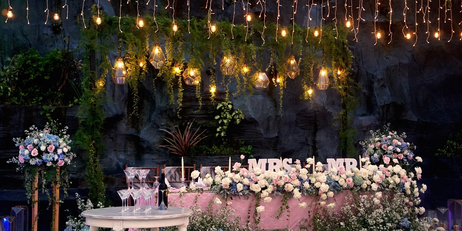 Klapa New Kuta Beach club on Dreamland Beach in Pecatu, Bali, above the sand and Indian Ocean