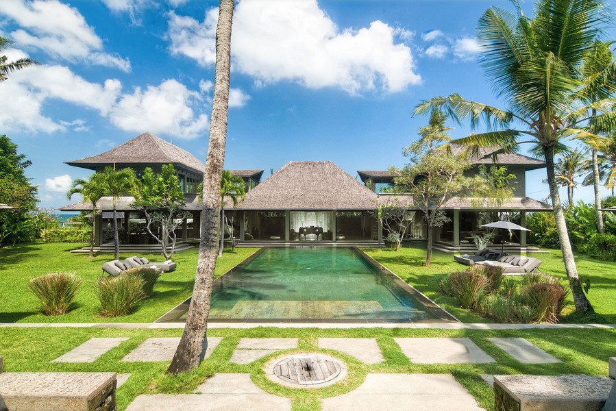 Mahatma House beachfront villa with tropical gardens and reflecting pool in Seseh, Canggu