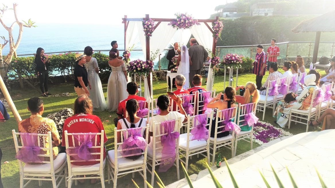 Cliff-top ocean-view ceremony setup at Maiara Villa in the Uluwatu area of south Bali