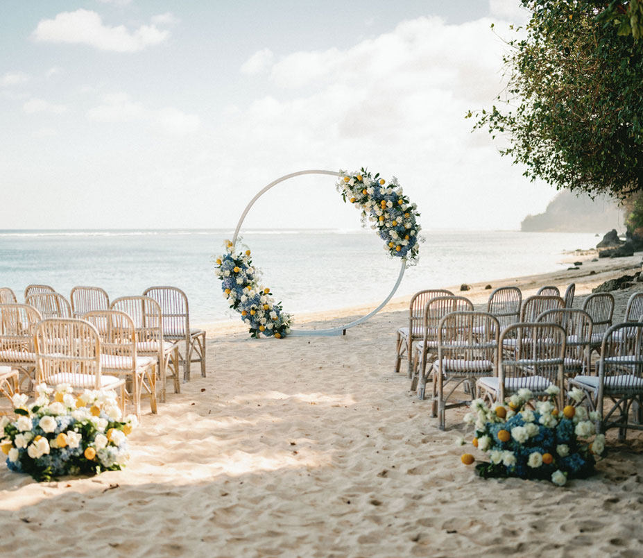 A beachfront wedding setup at Samabe Bali Suites & Villas on the Sawangan coast of Nusa Dua, with the Indian Ocean beyond