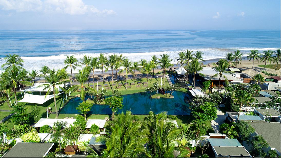 The Samaya Seminyak on Seminyak Beach, the beachfront garden and the Indian Ocean beyond