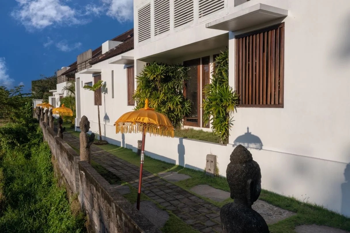 The pool and garden at Villa Abaca Iluh in the Abaca Villas estate in Petitenget, Seminyak