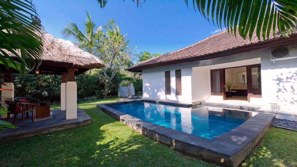 A private plunge pool beside one of Villa Kailasha's bedroom suites