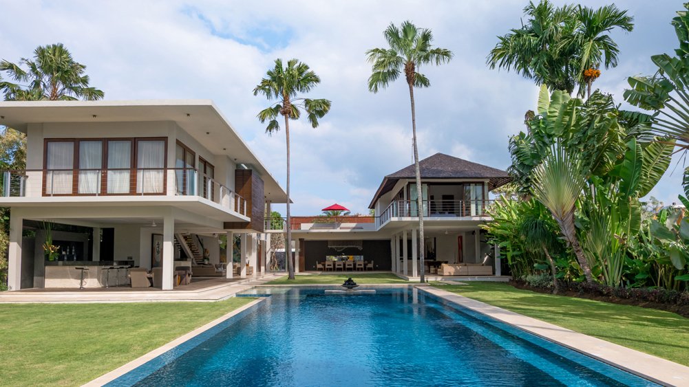 Villa Kalyani's tropical retreat in Berawa with pool, lush gardens and open-air pavilions, Canggu