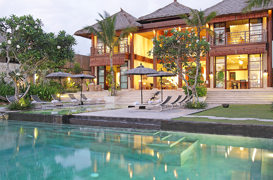 Villa Melissa at Pantai Lima Estate beachfront with pool and tropical gardens, Pererenan, Canggu