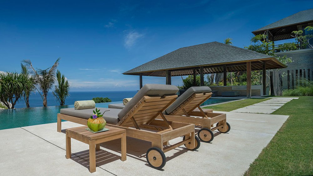 Villa Soham's infinity pool overlooking the Indian Ocean at Sohamsa Ocean Estate on Bali's Bukit peninsula