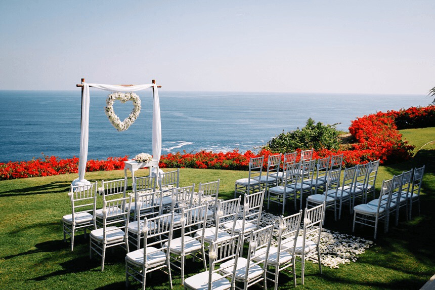 Villa Tamarama on the Uluwatu cliffs, an ocean-facing villa and pool high above the Indian Ocean